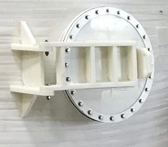 Bolted manway with reinforced handle Bolted manway with reinforced handle