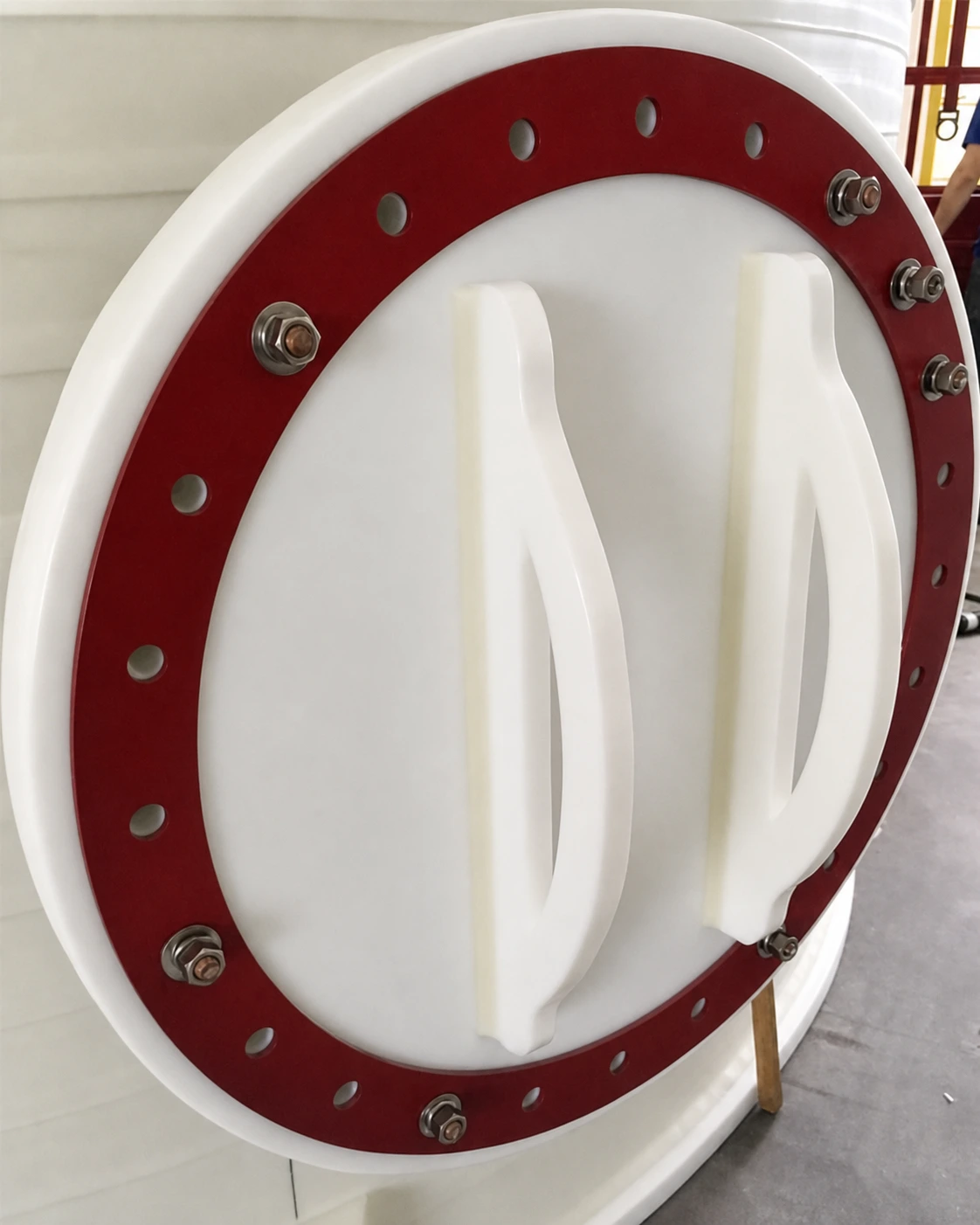 Bolted manway with red ring and molded handles Bolted manway with red ring and molded handles