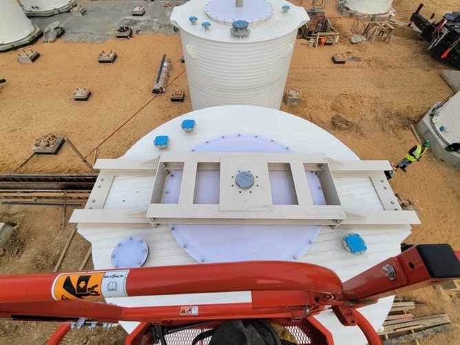 66” mixer opening with integrated mixer mount for high‑torque mixing and process integration. 66” mixer opening with integrated mixer mount for high‑torque mixing and process integration.